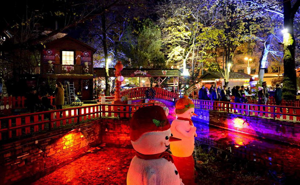  Oneiroupoli Božićni mini Diznilend Drama 